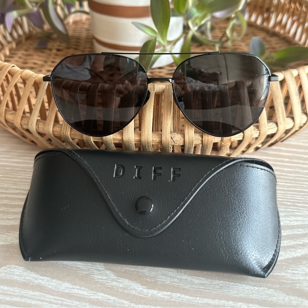 Diff Dash Aviator Sunglasses Matte Black Solid, c… - image 1